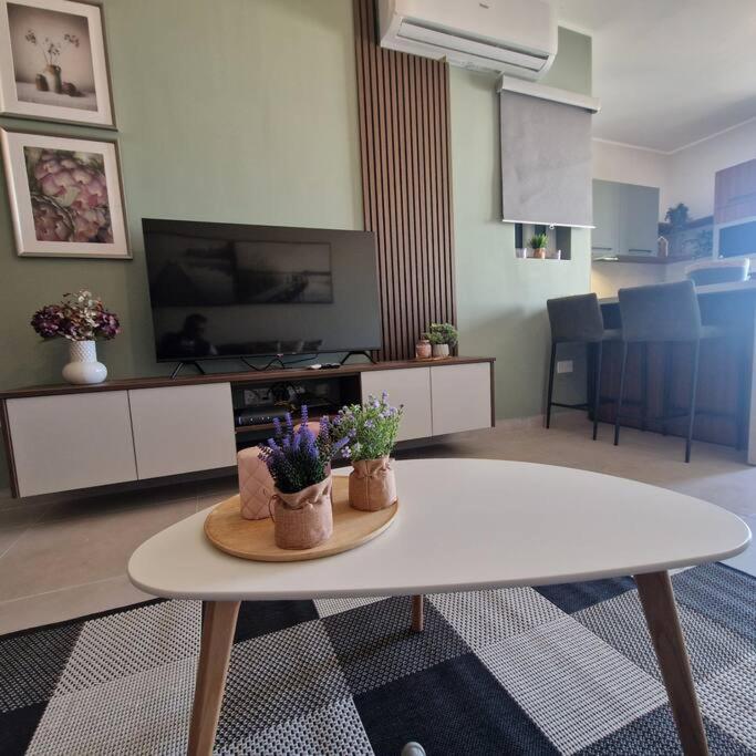 Centrally Located, Well Equipped, Stylish Flat. St. Paul's Bay Luaran gambar