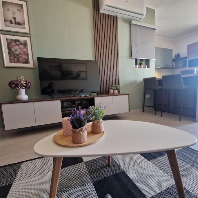 Centrally Located, Well Equipped, Stylish Flat. St. Paul's Bay Luaran gambar